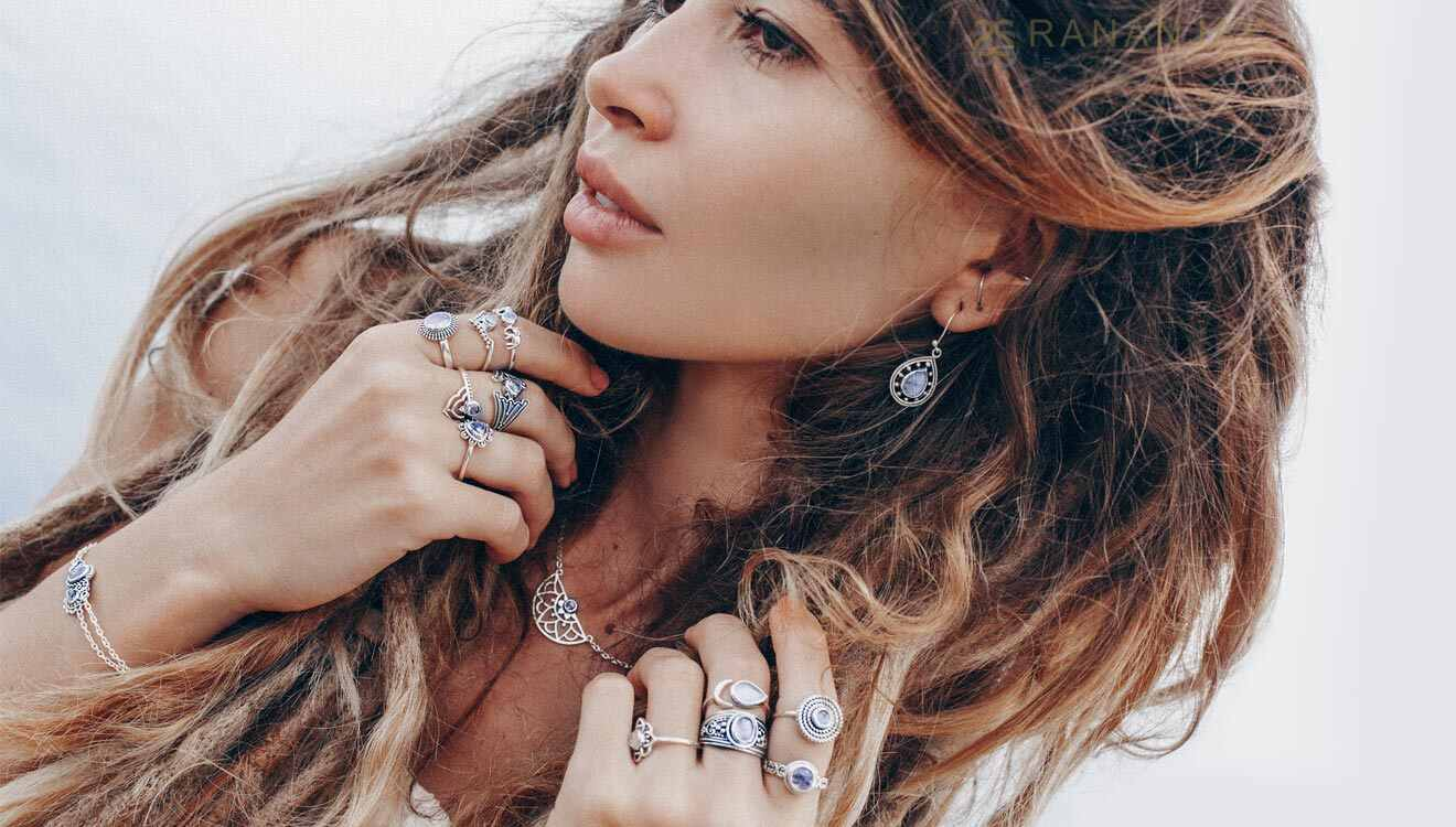 Dazzle in the Night: Moonstone Jewelry Unveiled!