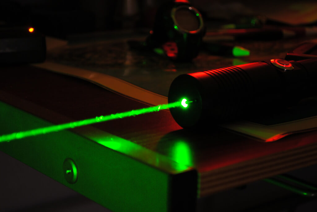 LASER POINTERS: THINGS TO KNOW BEFORE YOU BUY